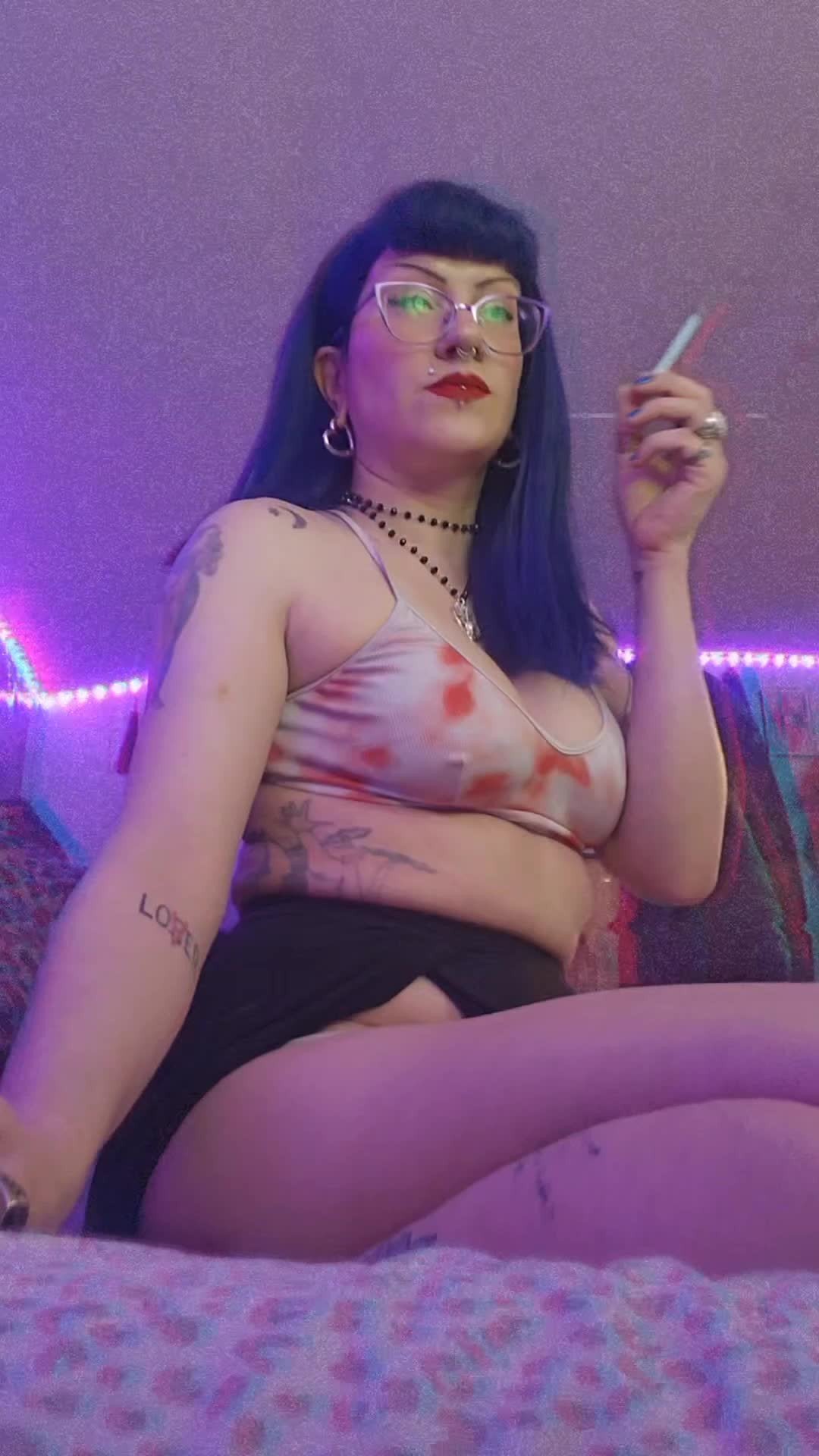 Click on me boys, click on me [ ] #streamate #chaturbate #livecams #privateshow #camgirl #realnsfw #glasses #goth #milf #tattoos #piercings — Highlights